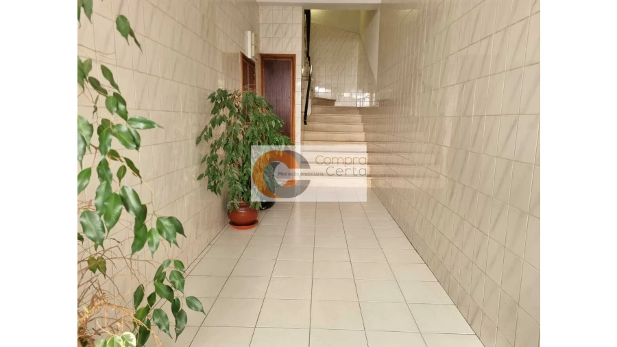 Apartamento T2 para Venda em Urgezes Foto 14