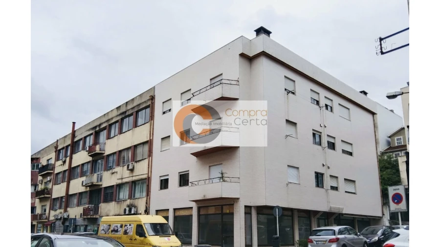 Apartamento T2 para Venda em Urgezes Foto 2