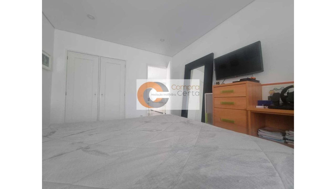 Moradia T3 para Venda em Oliveira (Santa Maria) Foto 11