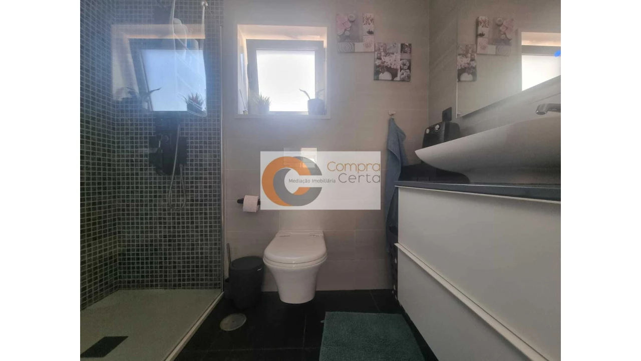 Moradia T3 para Venda em Oliveira (Santa Maria) Foto 9