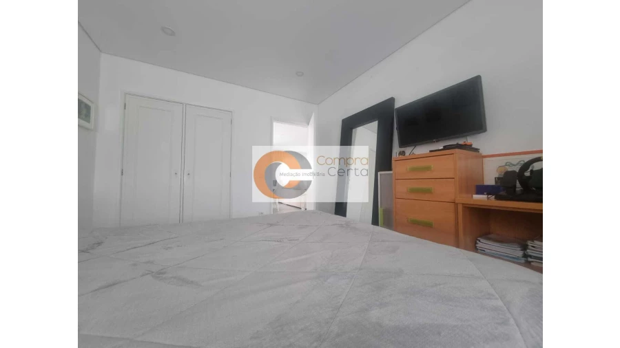 Moradia T3 para Venda em Oliveira (Santa Maria) Foto 11