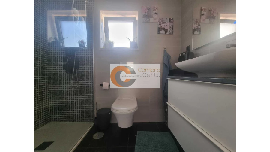 Moradia T3 para Venda em Oliveira (Santa Maria) Foto 9