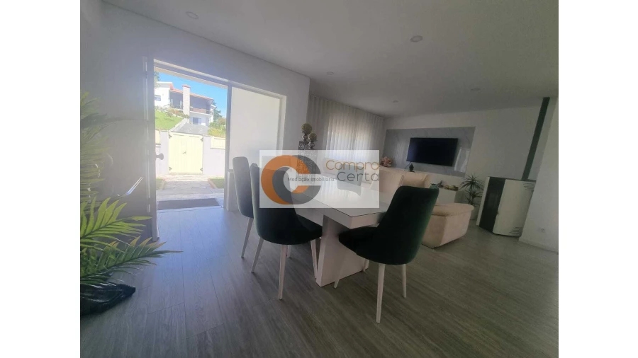 Moradia T3 para Venda em Oliveira (Santa Maria) Foto 6