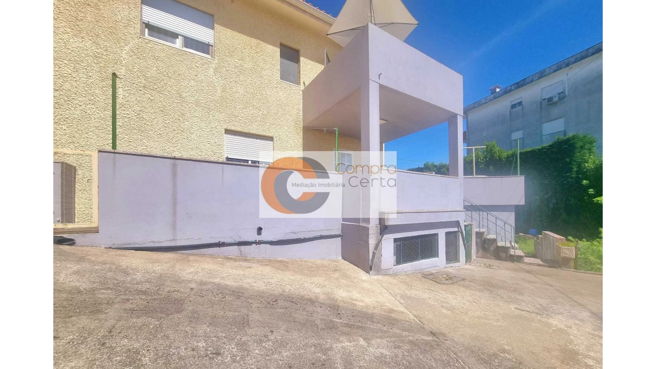 Moradia T3 para Venda em Oliveira (Santa Maria) Foto 1