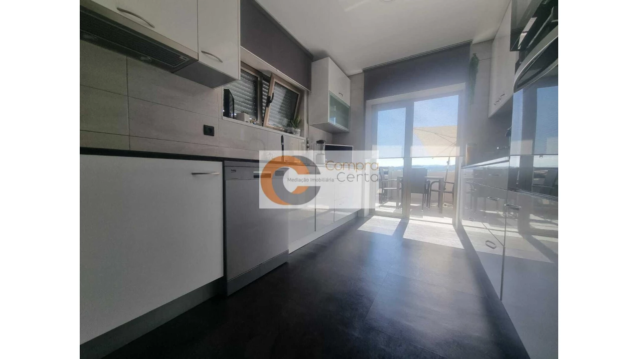 Moradia T3 para Venda em Oliveira (Santa Maria) Foto 4