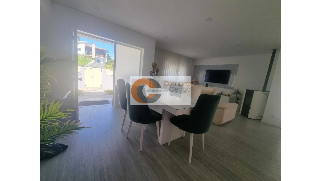 Moradia T3 para Venda em Oliveira (Santa Maria) Foto 6