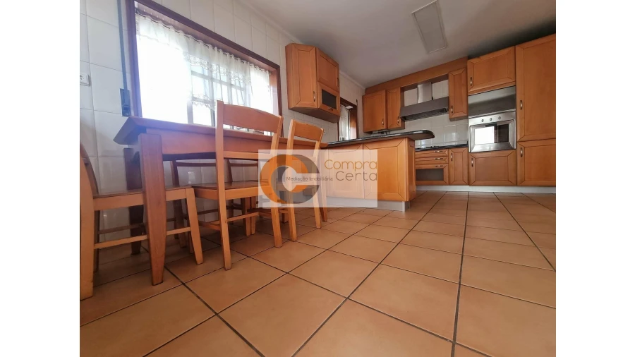 Moradia T3 para Venda em Brito Foto 4