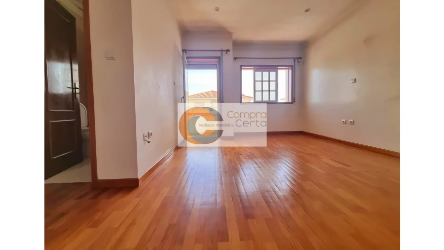 Moradia T3 para Venda em Brito Foto 10