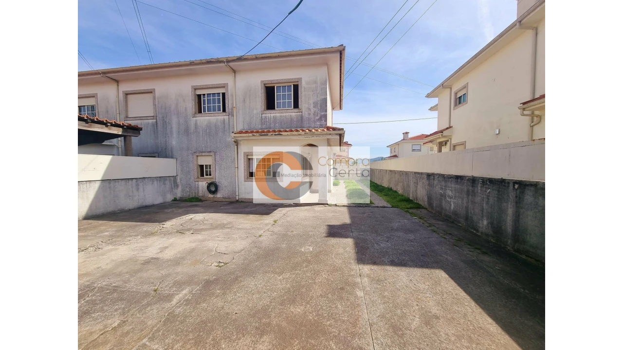 Moradia T3 para Venda em Brito Foto 2