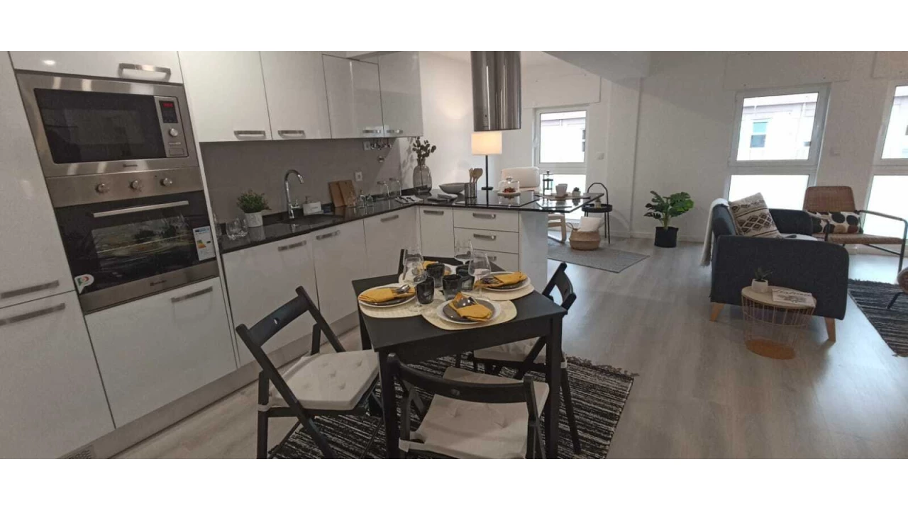 Apartamento T3 para Venda em Carnide Foto 3