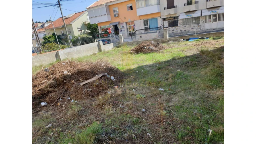 Moradia T2 para Venda em Casal de Cambra Foto 12