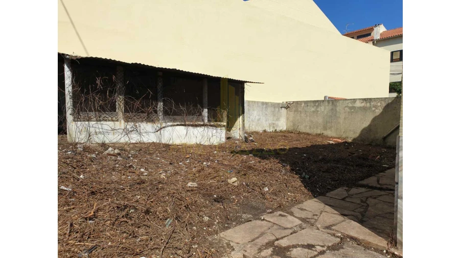 Moradia T2 para Venda em Casal de Cambra Foto 10