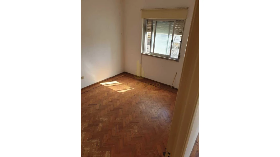 Moradia T2 para Venda em Casal de Cambra Foto 4