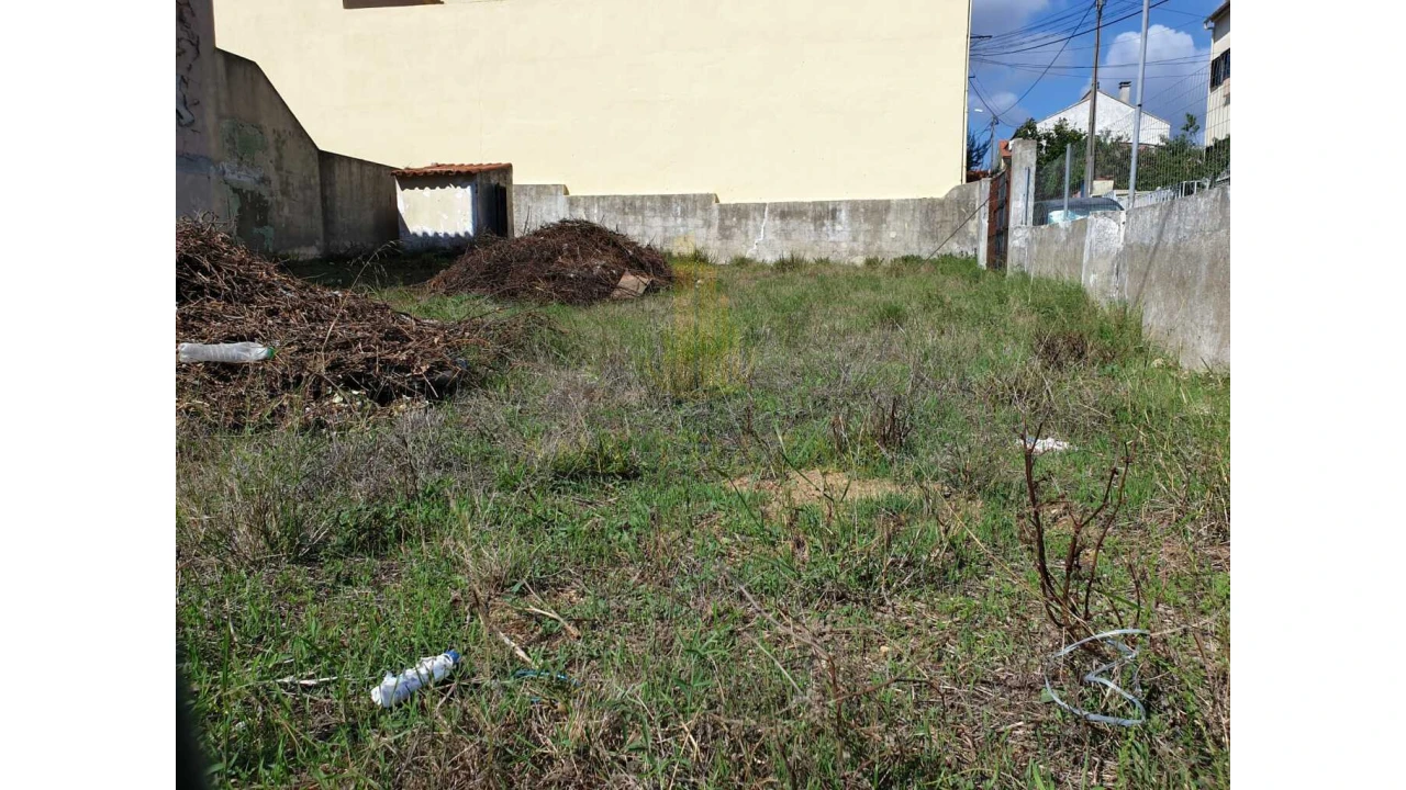 Moradia T2 para Venda em Casal de Cambra Foto 11