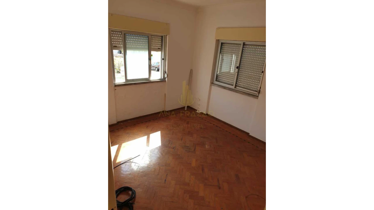 Moradia T2 para Venda em Casal de Cambra Foto 7