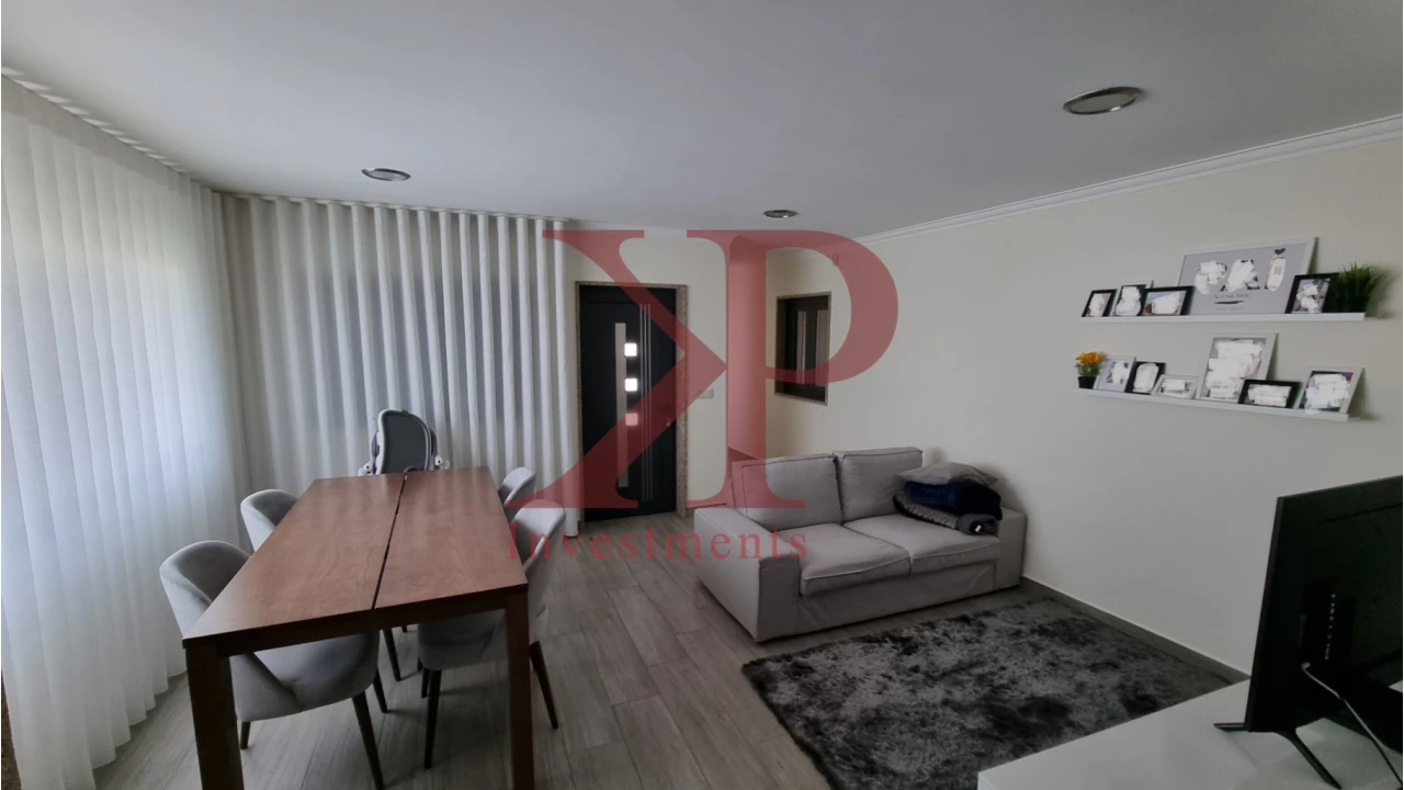 Moradia T4 para Venda em Rebordosa Foto 2