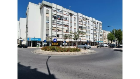 Loja para Arrendamento em Algés, Linda-A-Velha e Cruz Quebrada-Dafundo