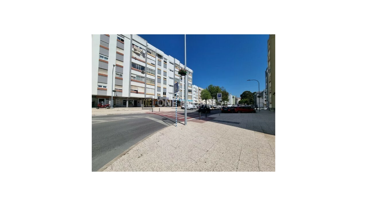 Loja para Arrendamento em Algés, Linda-A-Velha e Cruz Quebrada-Dafundo Foto 1