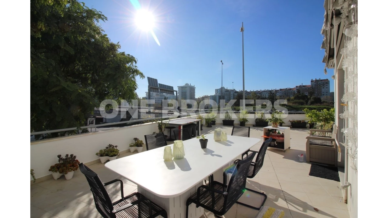 Apartamento T3 para Venda em São Domingos de Benfica Foto 4