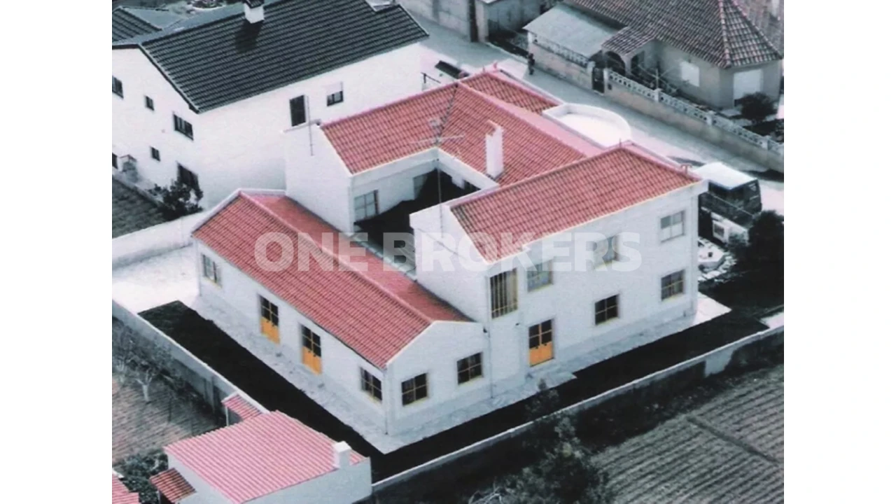 Moradia T8 para Venda em Rio de Mouro Foto 10