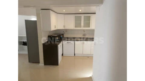 Moradia T9 para Venda em Ajuda