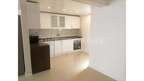 Moradia T9 para Venda em Ajuda