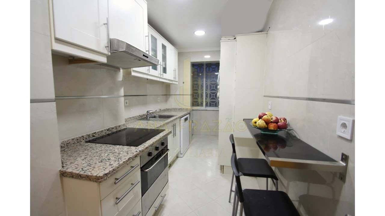 Apartamento T2 para Venda em Encosta do Sol Foto 3