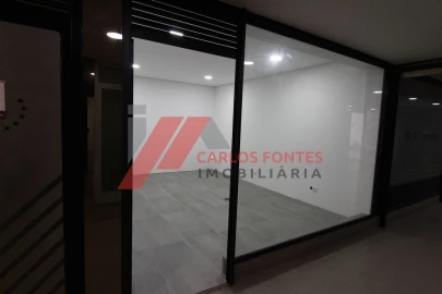 Loja para Venda em Vila Nova de Famalicão e Calendário