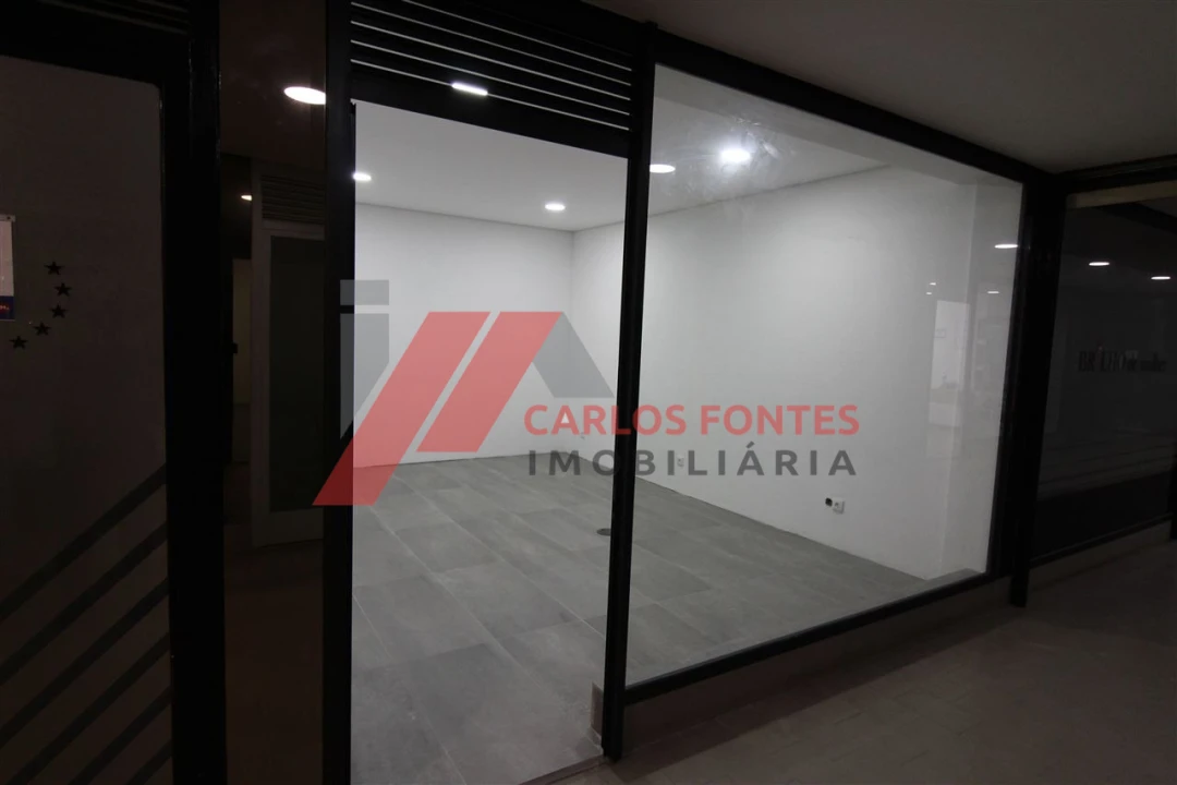 Loja para Venda em Vila Nova de Famalicão e Calendário Foto 1