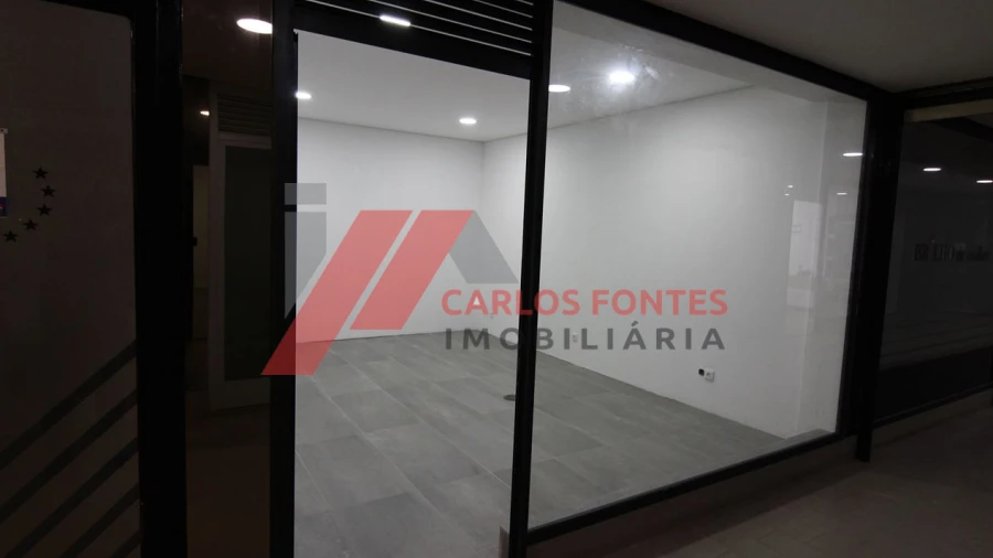 Loja para Venda em Vila Nova de Famalicão e Calendário