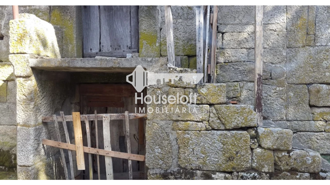 Moradia T2 para Venda em Tourem Foto 1