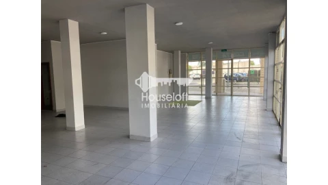 Loja para Arrendamento em São Mamede de Infesta e Senhora da Hora