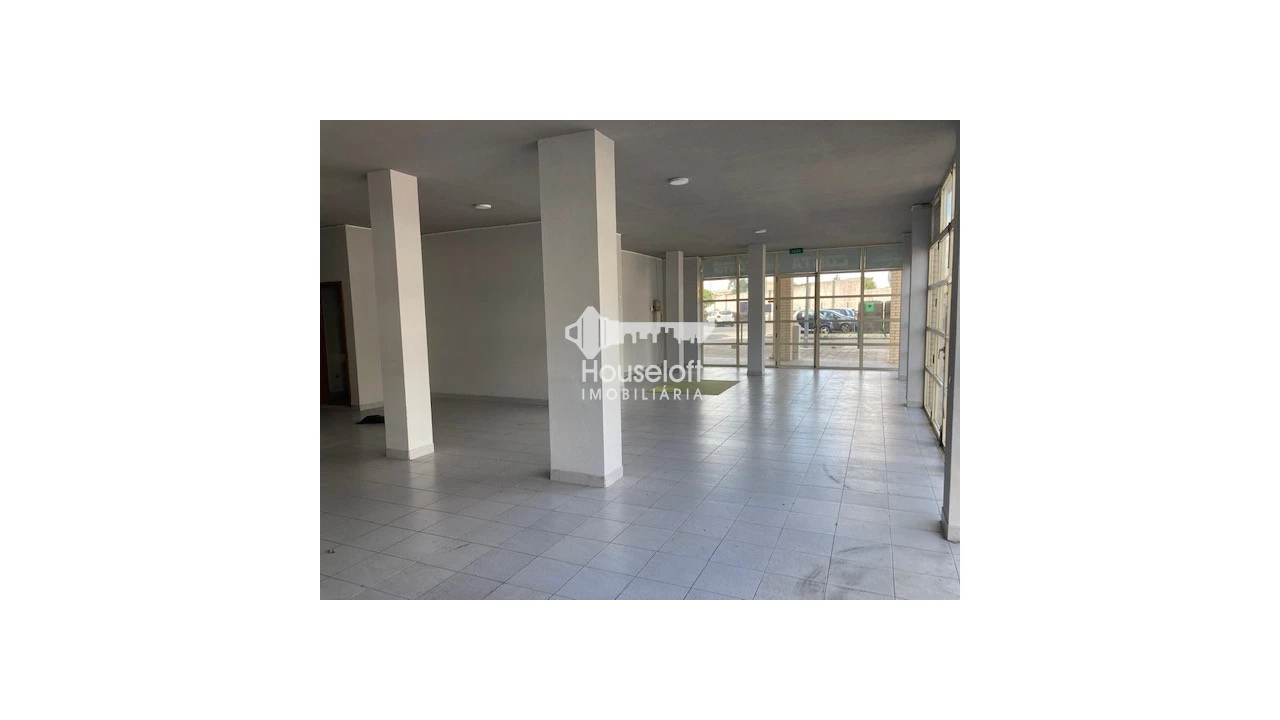 Loja para Arrendamento em São Mamede de Infesta e Senhora da Hora Foto 1