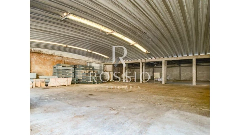 Armazém para Venda em Cabreiros e Passos (São Julião)