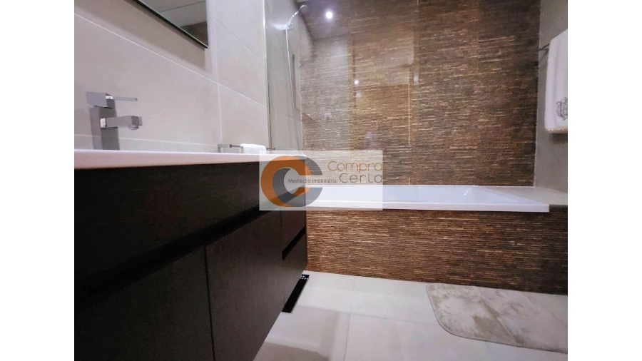 Moradia T3 para Venda em Ronfe Foto 9