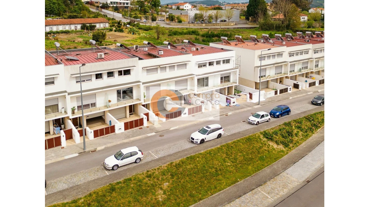 Moradia T3 para Venda em Ronfe Foto 1