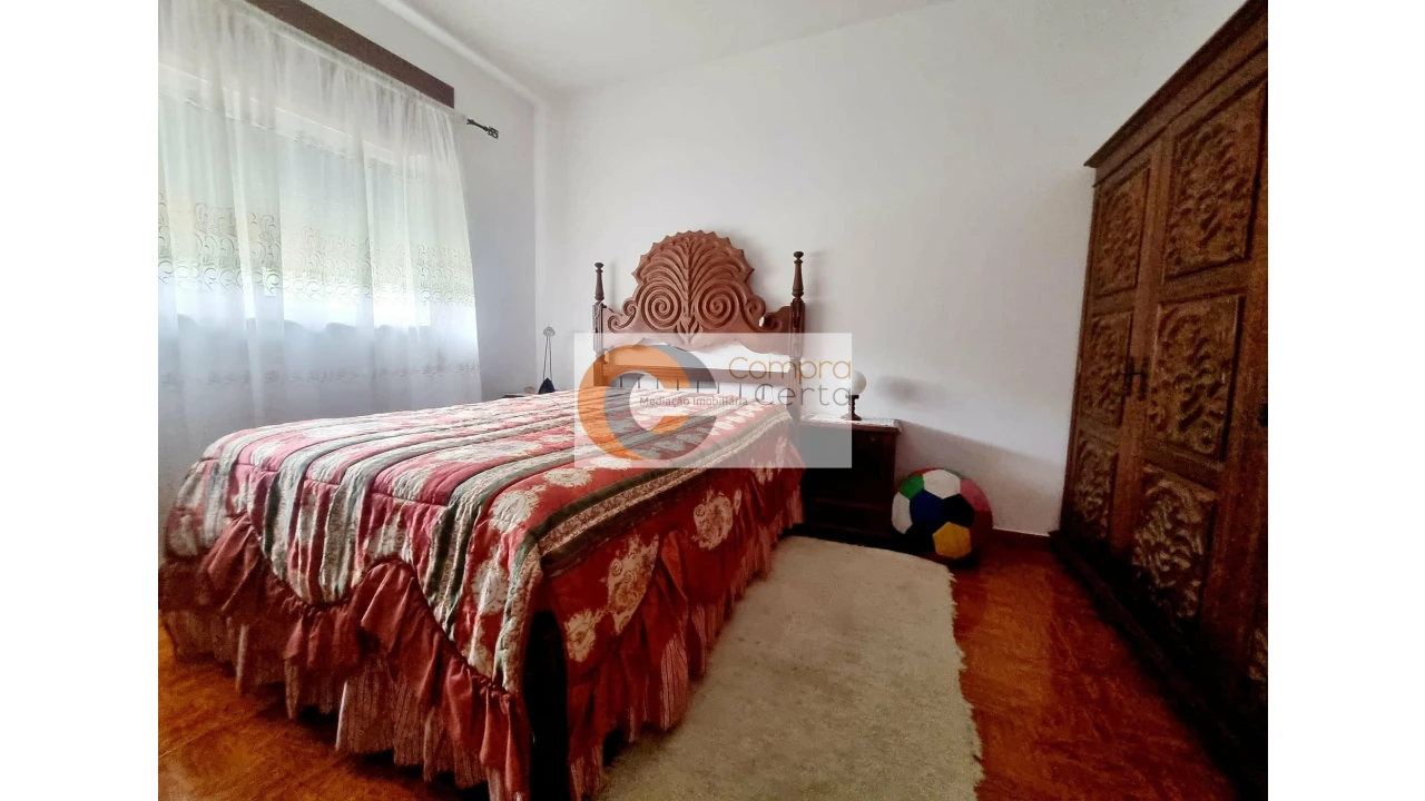 Moradia T2 para Venda em Urgezes Foto 6