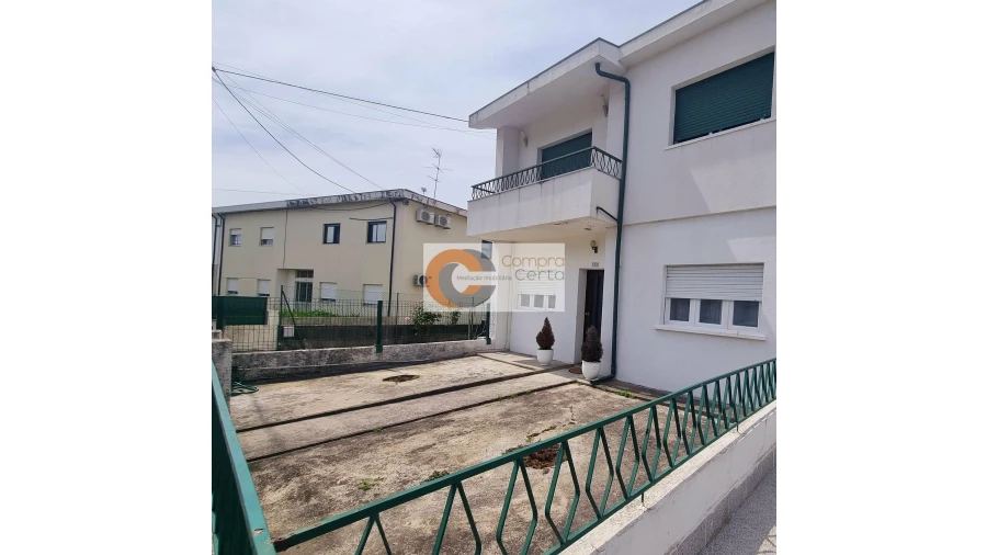 Moradia T2 para Venda em Urgezes Foto 2