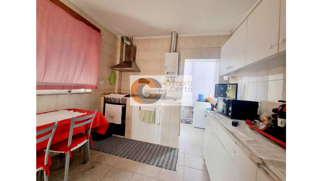 Moradia T2 para Venda em Urgezes Foto 3