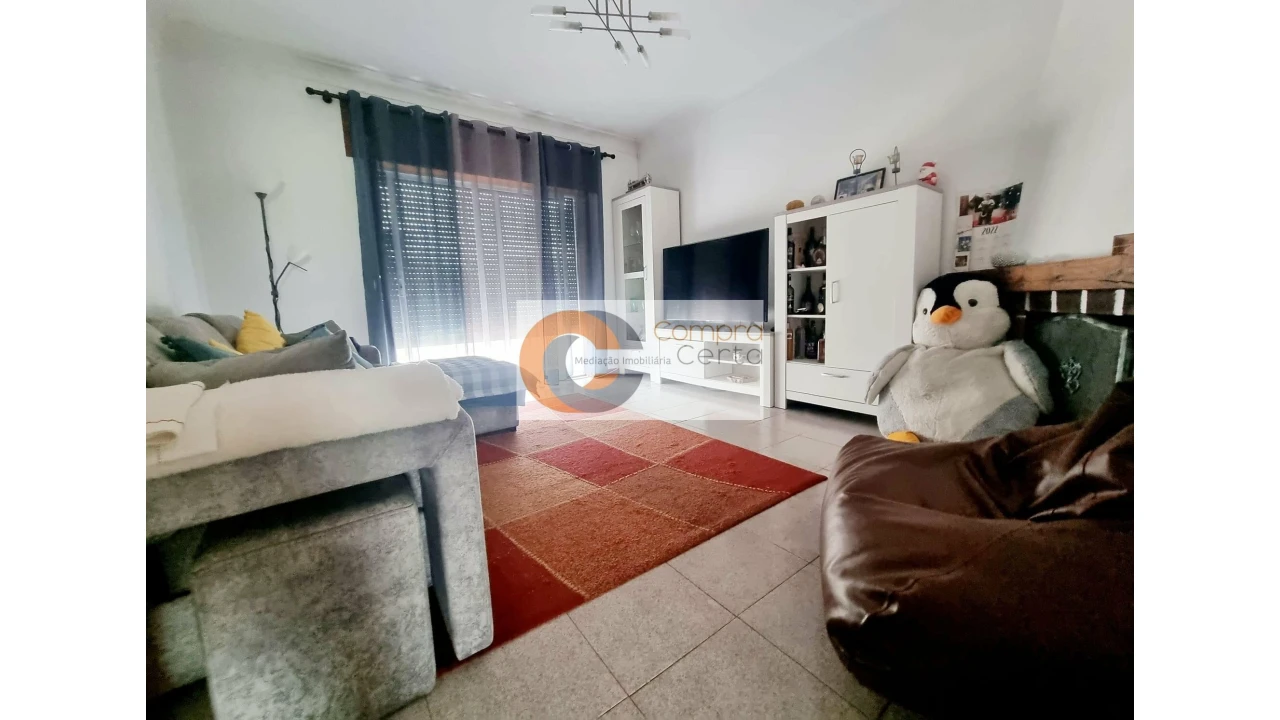 Moradia T2 para Venda em Urgezes Foto 4