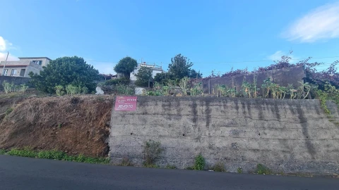 Terreno para Venda em Estreito de Camara de Lobos