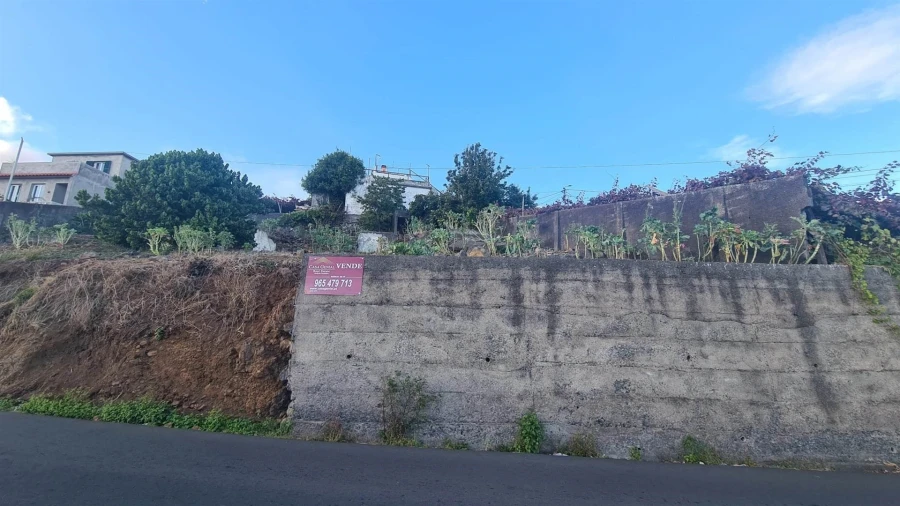 Terreno para Venda em Estreito de Camara de Lobos Foto 1