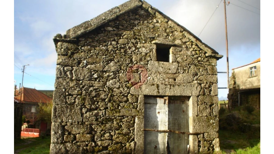 Moradia T0 para Venda em Castro Laboreiro e Lamas de Mouro Foto 4