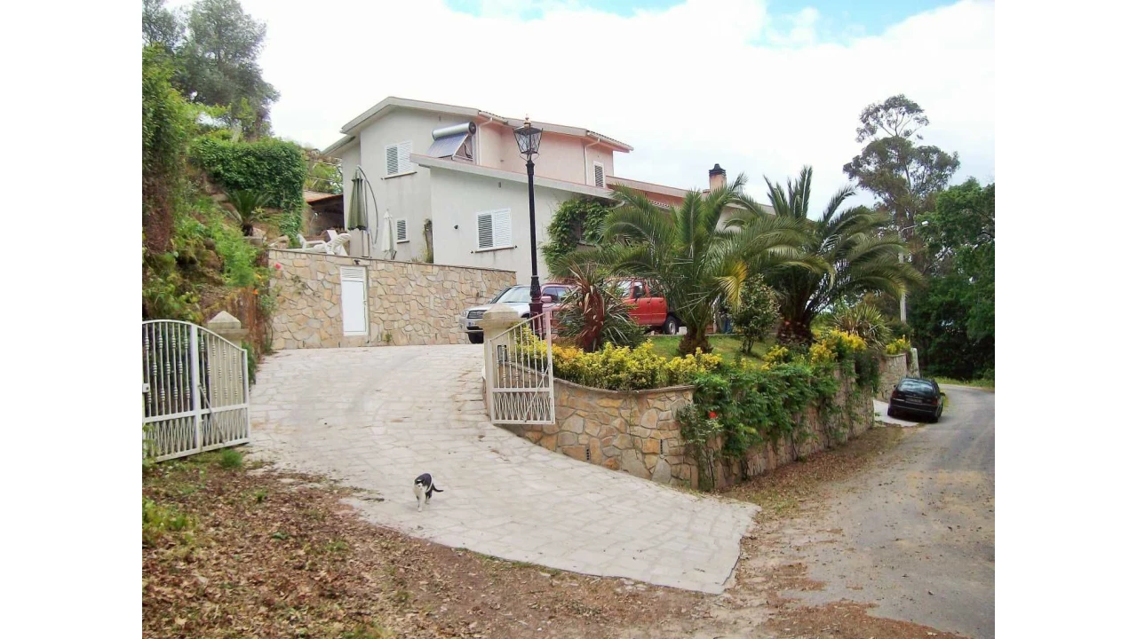 Moradia T4 para Venda em Longos Vales Foto 1