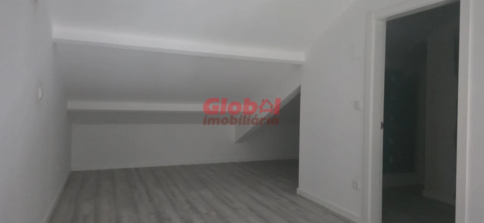 Apartamento T0 para Venda em Viseu Foto 4