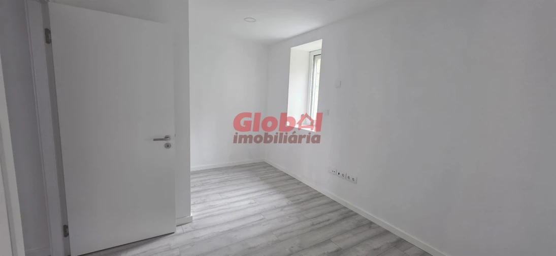 Apartamento T0 para Venda em Viseu Foto 5