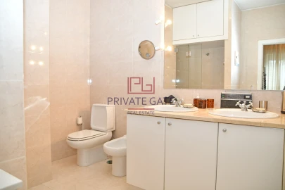 Apartamento T4 para Venda em Lordelo do Ouro e Massarelos