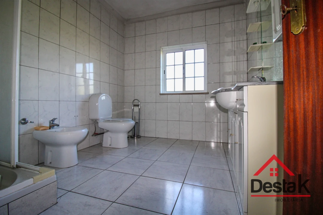 Moradia T5 para Venda em Ribafeita Foto 3