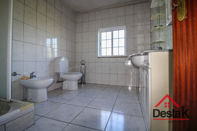 Moradia T5 para Venda em Ribafeita Foto 3