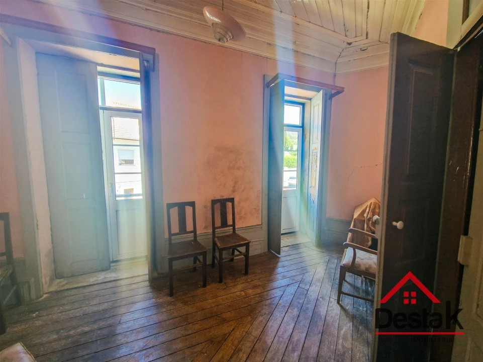 Moradia T7 para Venda em Moimenta da Beira Foto 3